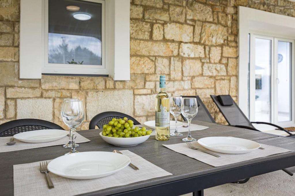 Apartment Olive Garden Near Pula 3 Km From Center And Only 4 Km From The Beach For 4 Persons Exterior foto